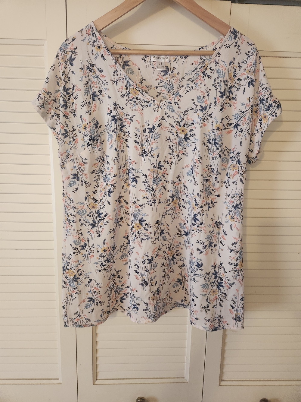 Motherhood light pink Floral V-Neck Short Sleeve Top with Blue & Yellow Accents